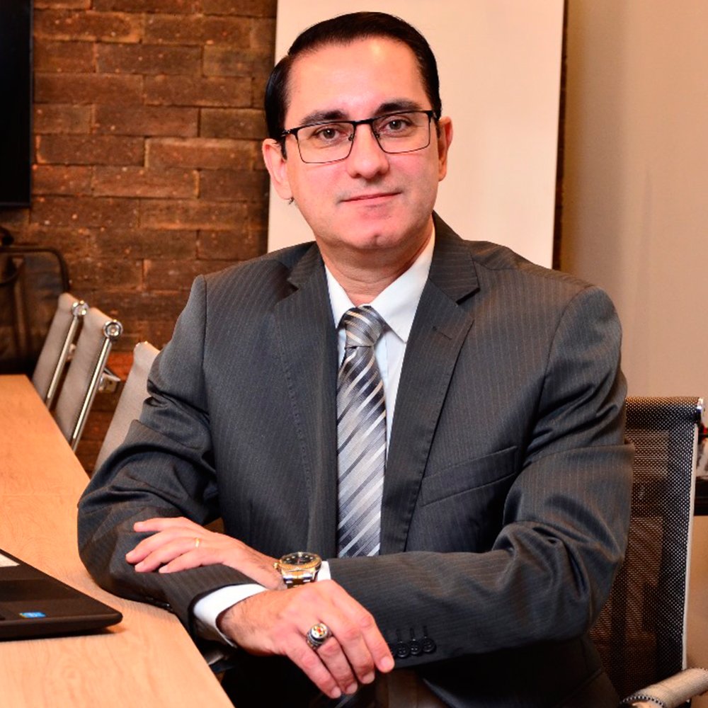 Dr. Claudius Simões